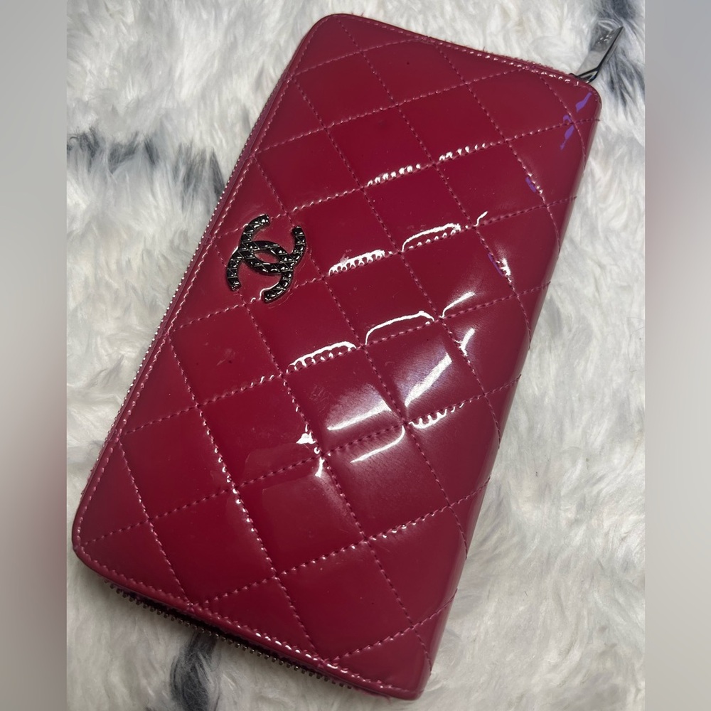 🛑 S O L D 🛑 Chanel Zippy Wallet in Patent Leather